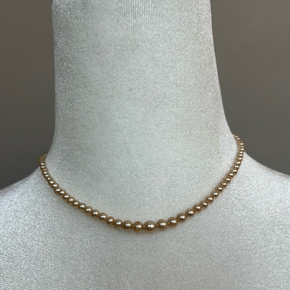 Vintage faux cream colored pearl simple necklace classy Elegant please read